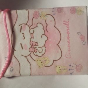 Cinnamon roll crossbody